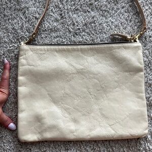 Clare B Sav Bratelle